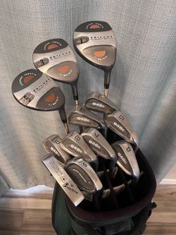 Women’s golf club set with a golf bag