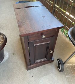 Free nightstand