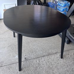 BASIC BLACK TABLE