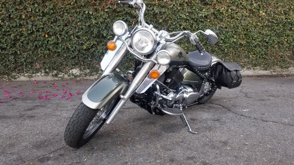 2004 Yamaha vstar 650 ONLY 4k miles