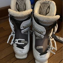 Salomon Ski Boots 6.5
