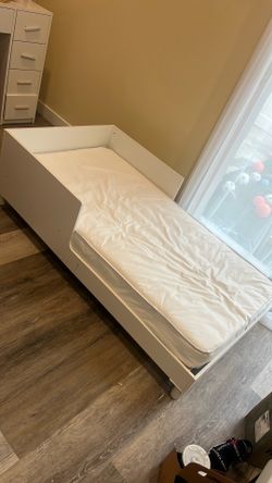 Toddler bed