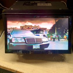 JVC KW-AV71BT DVD receiver  DVD/CD player with AM/FM tuner built-in amplifier (20 watts RMS CEA-2006/50 peak x 4 channels) detachable 7" motorized tou