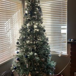 Christmas Tree With Lights. $25.00 Today Pick Up In Moreno Valley ! 