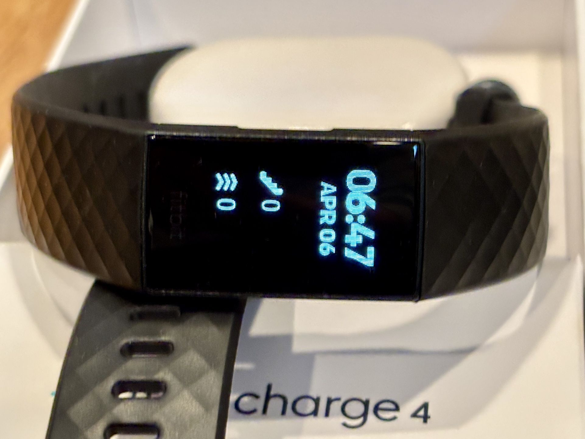 Fitbit Charge 4 -Hardly Used/Excellent Condition