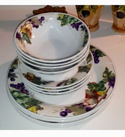 Oneida Napa Grapevine Dish Plate Set for 4