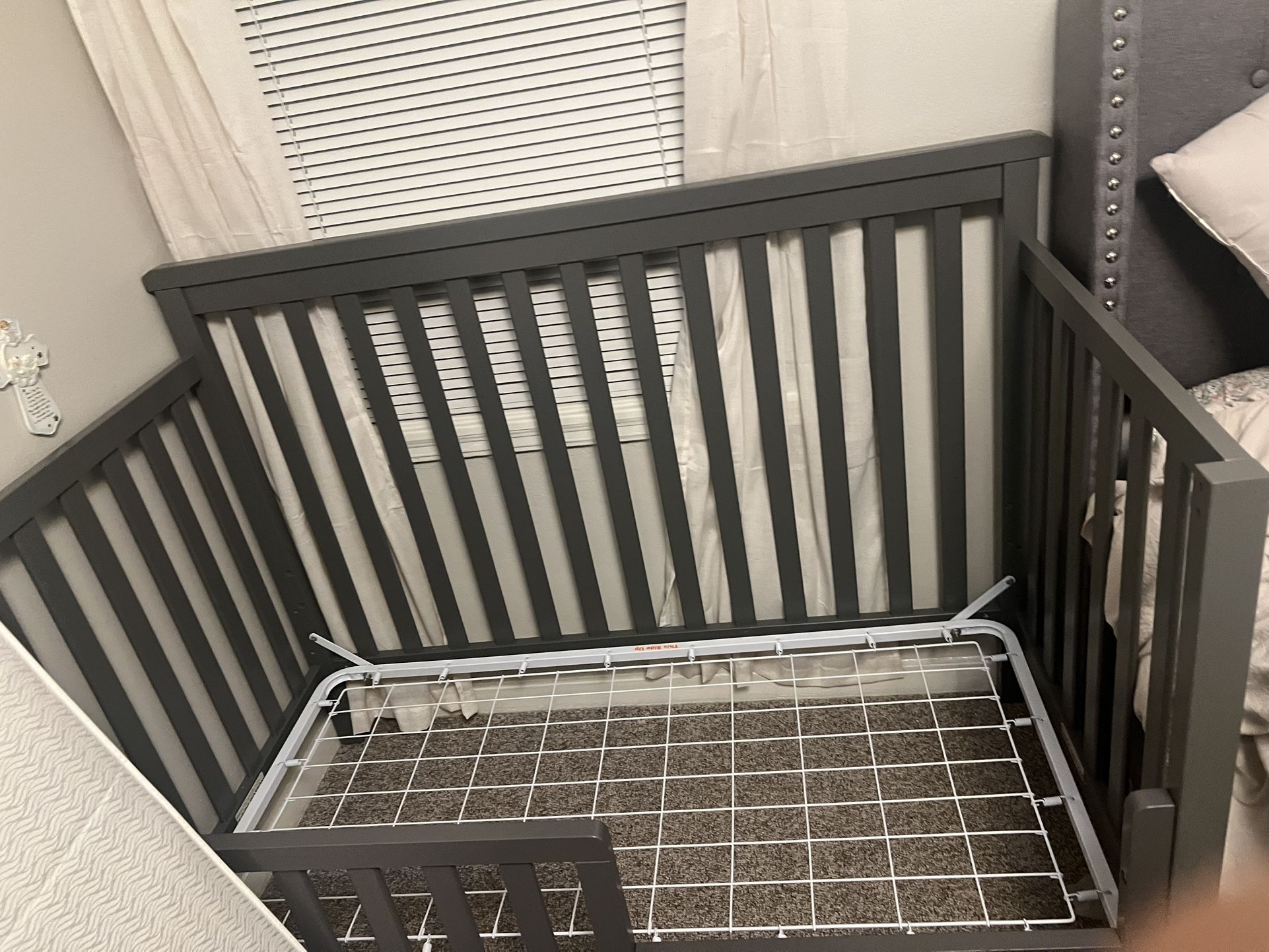 toddler bed /crib 