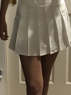 white pleated skirt