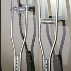Aluminum Push-Button Crutches by Guardlan - Ref# MDSV80535. Asking For $24.99 Or Best Offer 👈😊