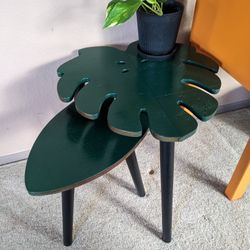 Monstera Shaped Plant Stand Set. End Tables. 