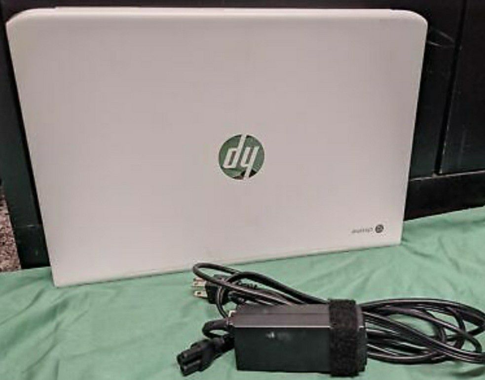 HP 15-DE0523DX CHROMEBOOK 15.6" i5 8TH GEN INTEL CORE-PRE-OWNED-BOTTOM HAS SCUFF

