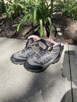 Girls Hiking Or Snow Shoes Size 3