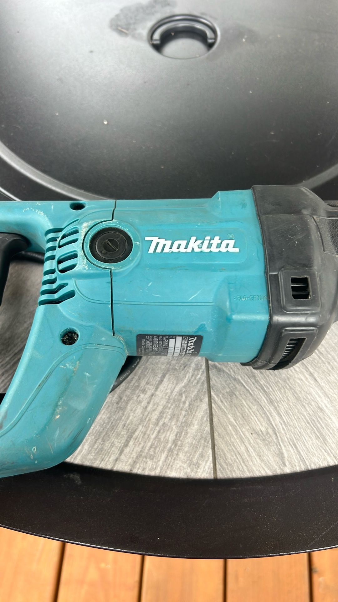 Makita JR 3050T reciprocating saw