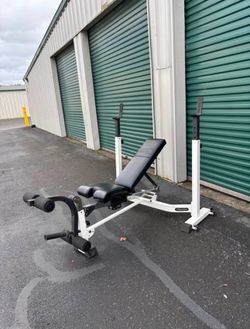 Weight Bench Press With Leg Extension