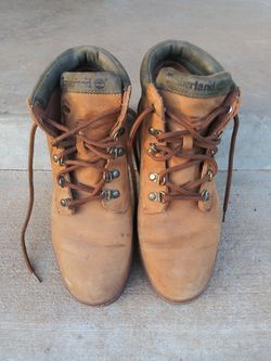 TIMBERLANDS CLASSIC 8M BARELY WORN
