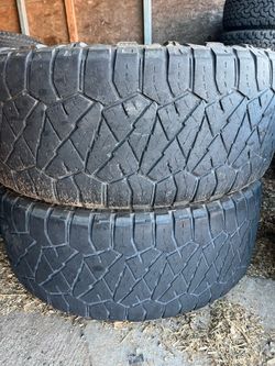 MATCHING PAIR OF 305/55 R 20 NITTO RIDGEGRAPPLER TIRES