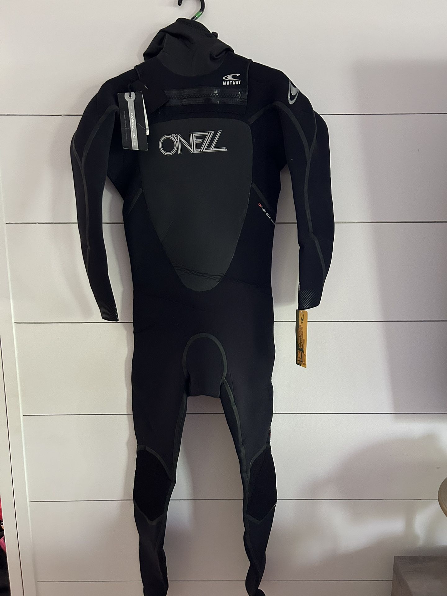 NEW Wetsuit O’Neill Mutant 5/4 Chest Zip With detachable Hood