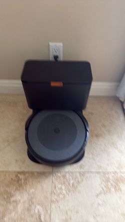 iRobot Roomba i3+ EVO Robot Vacuum with Base
