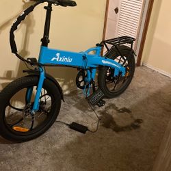It has 31 Miles On It And It Goes 25 Max The Sit Is Broken And It Has 3 Modes And It’s Good For Adults And Kids