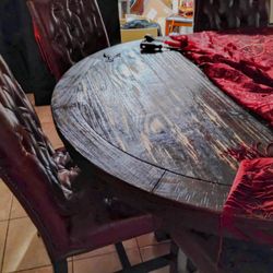 Table w,chairs