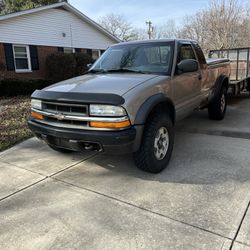 2002 4WD Chevrolet Extended Cab S-10