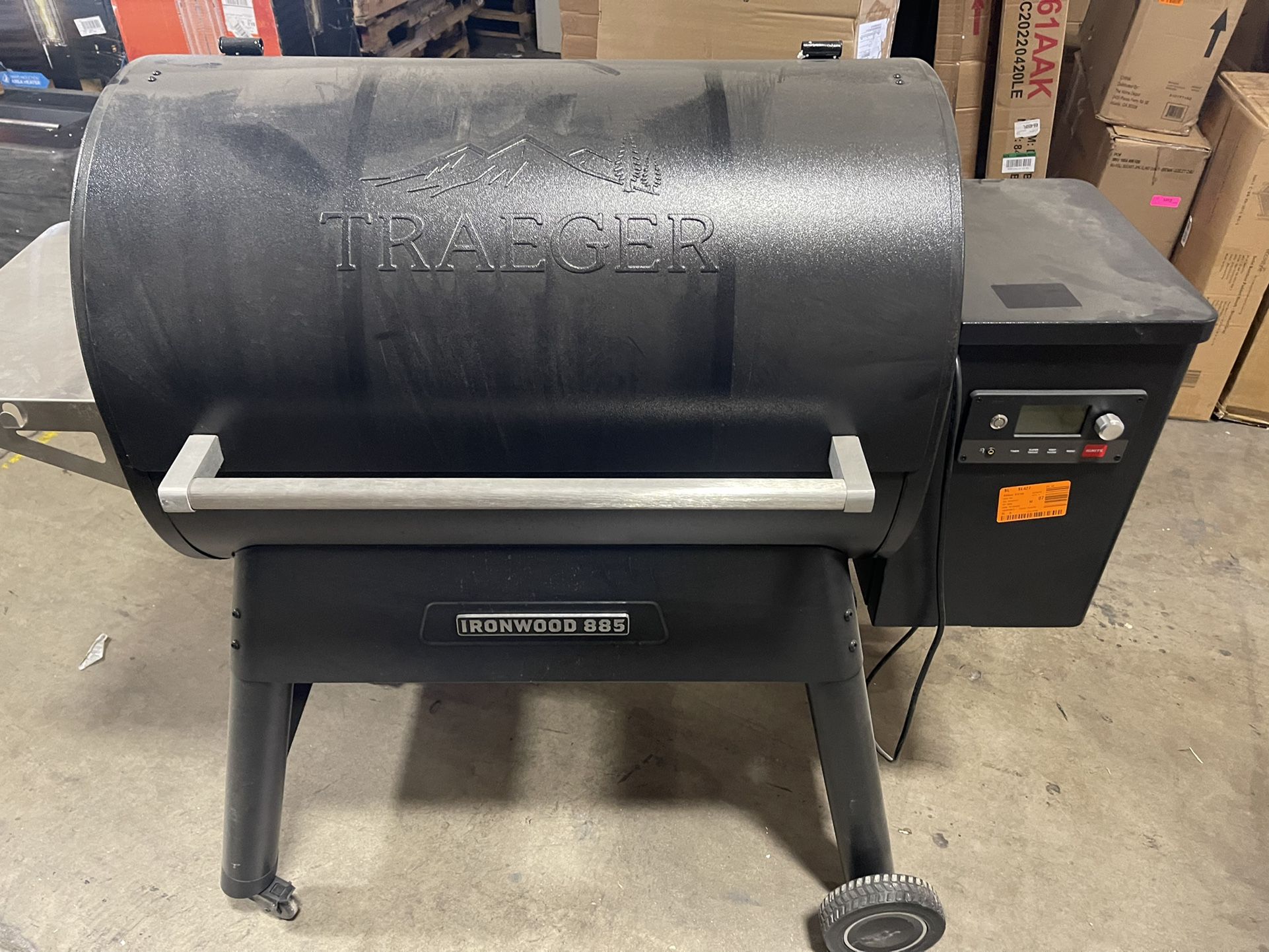 Ironwood 885 Wifi Pellet Grill and Smoker in Black