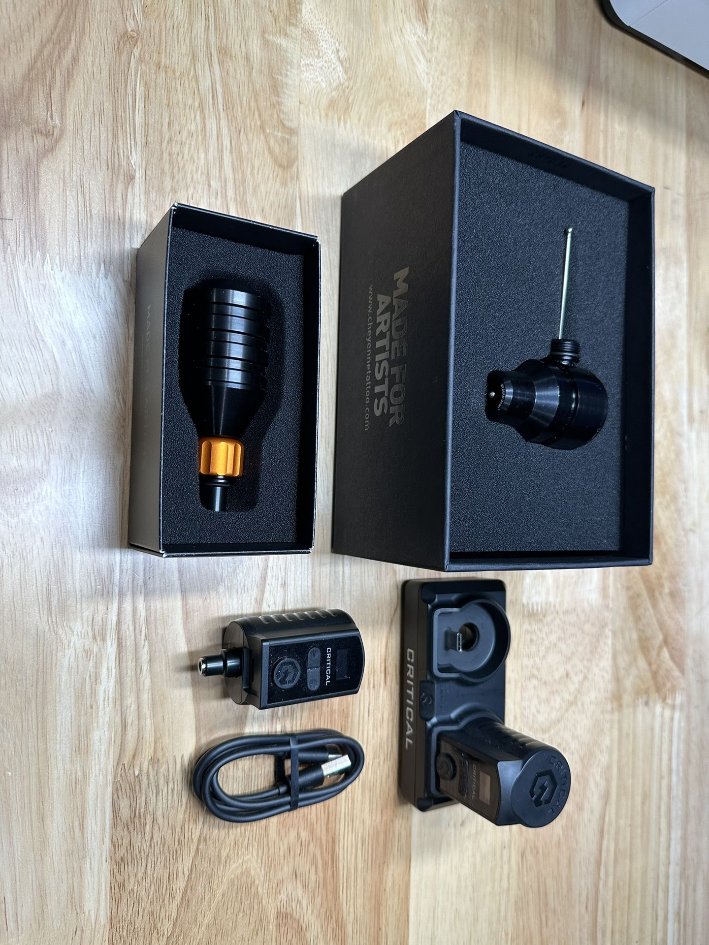 Cheyenne Sol Terra Tattoo Machine and Critical Battery Bundle