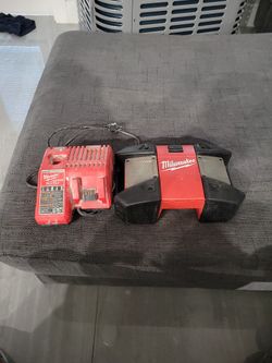 Milwaukee m12 m18 charger and radio