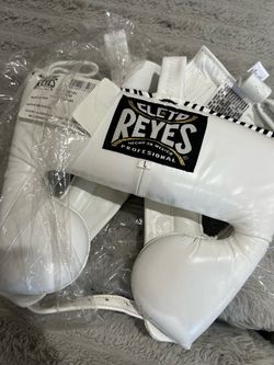 Cleto Reyes headgear