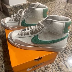 NEW US MENS 8 Nike Blazers (Green & Cavas Detail)
