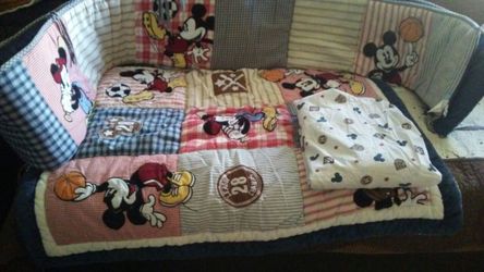Mickey mouse 3 pcs crib set.