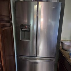 Whirl Pool Refrigerator 