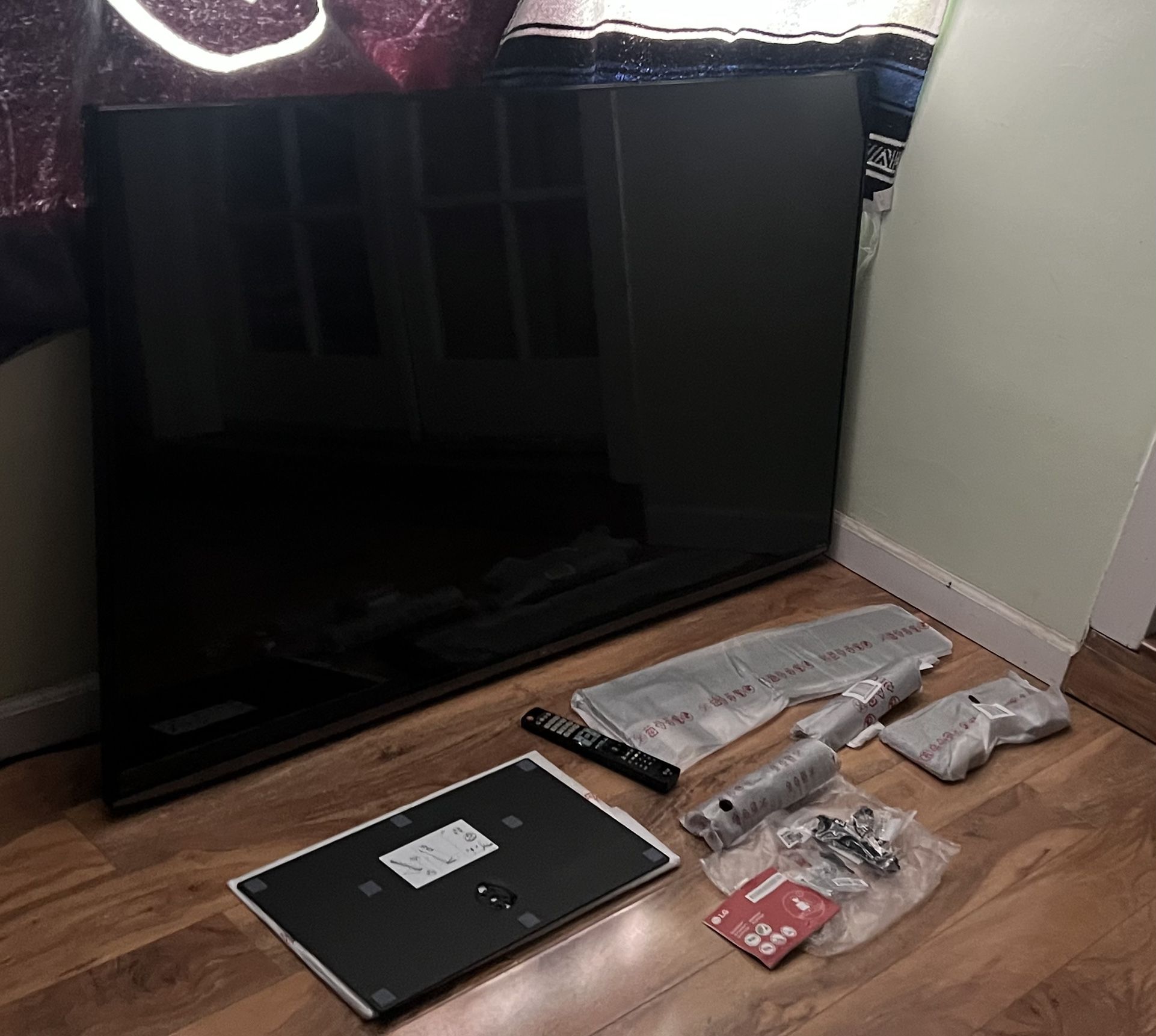 LG smart TV 65” 8500 Series
