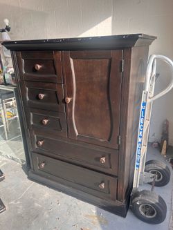 Dresser