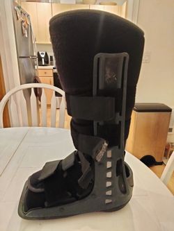 Donjoy Matrix Left Medium Size Walking Boot