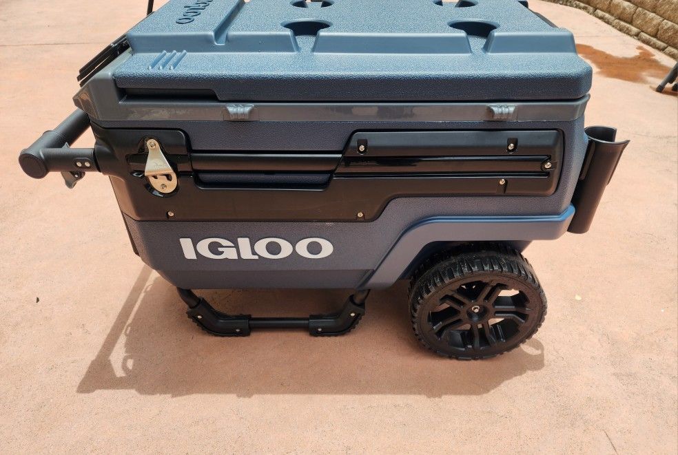 Igloo Trailmate Rolling Cooler 70 Qt Rugged Blue With Accessories