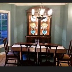 Drexel Heritage Mahogany Dining Room Table and 8 chairs - $875 (Dearborn)

