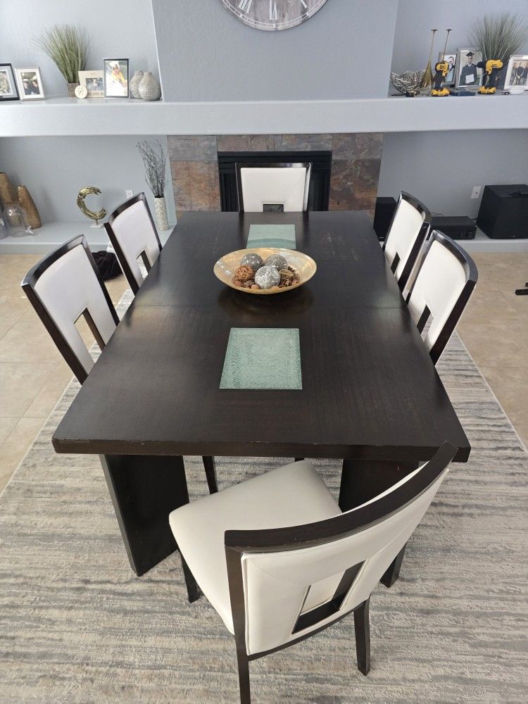 Dining Table & Chairs..