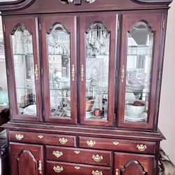 China Cabinet With Lighting 