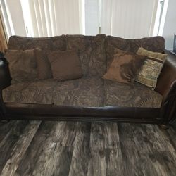 Couche-love Seat