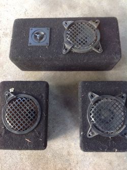 5 inch speaker boxes missing one speaker and some supports