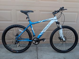 26"x2.0. FUJI 1.0 MENS MOUNTAIN BIKE. (L/M). EXCELLLENT CONDITION WITH FRESHLY TUNE UP 👌🏼