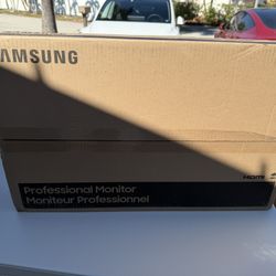NEW 27in Samsung Monitor