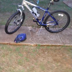 Giant Boulder SE Mountain Bike, 26" Medium, Butted ALUXX Aluminum Frame, 21 Speeds, 17" Frame, Size-M