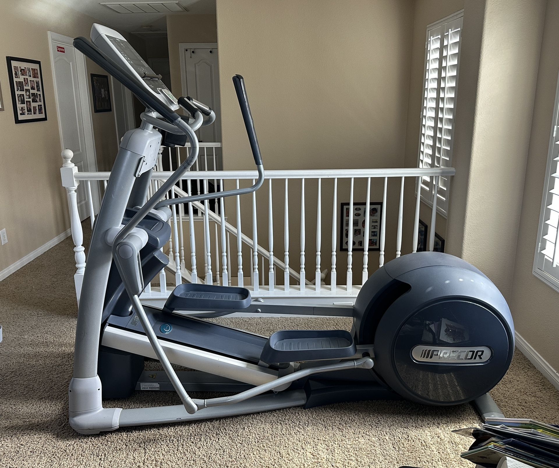 Precor EFX 576i Elliptical Trainer