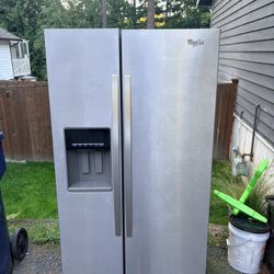 Whirlpool Filtered Ice/Water Dispenser Refrigerator 