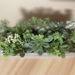 Artificial Eucalyptus Potted Plants Fake Potted Plants Rectangular Wooden Planter Box Artificial Eucalyptus Leaves for Suit Office Party Table Indoor 