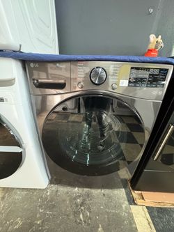 LG Frontload Washer in Stainless Steel 👻