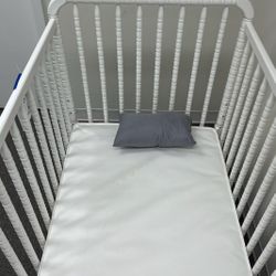Wooden Convertible Crib/ Toddler Bed