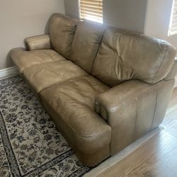 RC Willy Genuine Leather Couch/Sofa & Love Seat, High Quality Hied, Very Sturdy Construction (good condition)